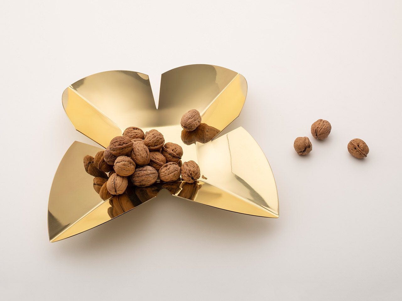 Apax Center Piece Brass by Danese Artemide Accessories